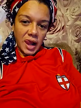 Snapshot of GoddessChantelle chatting on 10.21.25 GoddessChantelle online show from 10.21.25