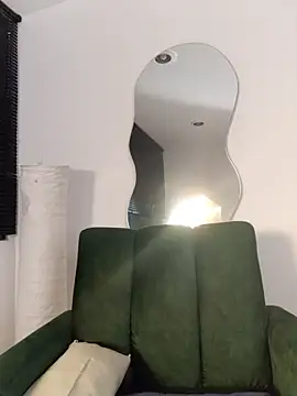 a Malgosia mako online show from 11.19.25