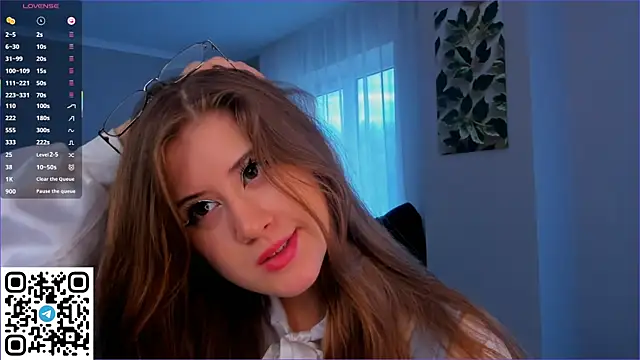 Orivienne online show from 09.19.25