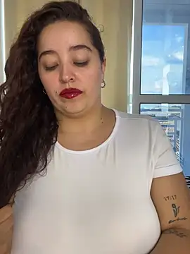 Snapshot of LoanaSantos chatting on 06.17.26 LoanaSantos online show from 06.17.26