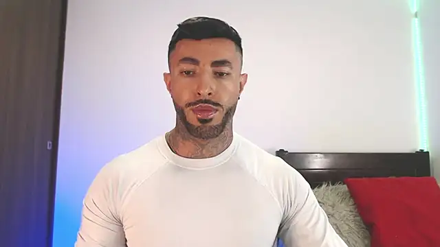 Snapshot of andrea_de_lucaa chatting on 04.23.26 andrea de lucaa online show from 04.23.26
