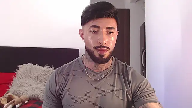 Snapshot of andrea_de_lucaa chatting on 06.25.26 andrea de lucaa online show from 06.25.26