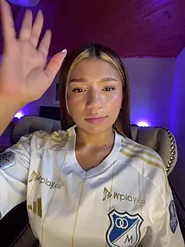 Snapshot of Isabella18_pink chatting on 06.19.26 Isabella18 pink online show from 06.19.26