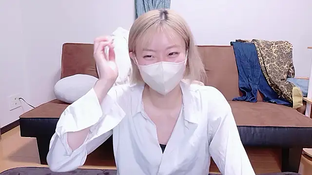 Snapshot of Nana__ch chatting on 05.19.26 Nana ch online show from 05.19.26