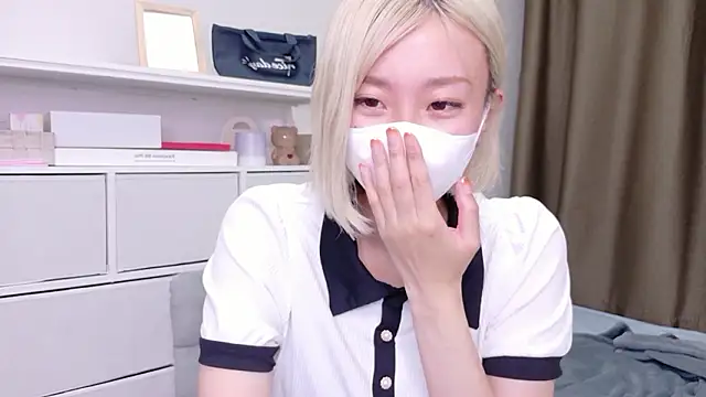 Snapshot of Nana__ch chatting on 06.18.26 Nana ch online show from 06.18.26