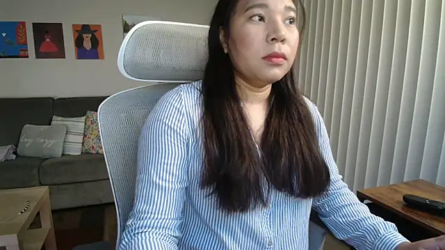 Snapshot of SHEILYN_ chatting on 06.23.26 SHEILYN online show from 06.23.26