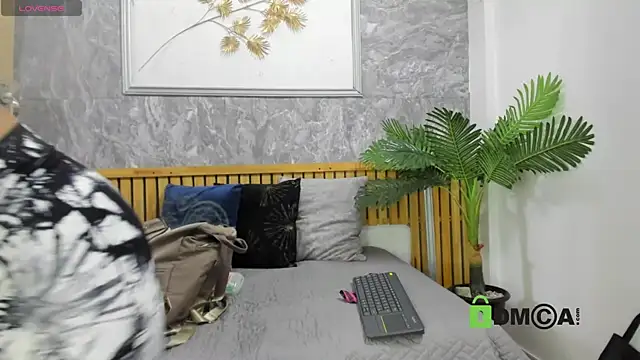 Snapshot of princequinn_ chatting on 12.21.25 princequinn online show from 12.21.25