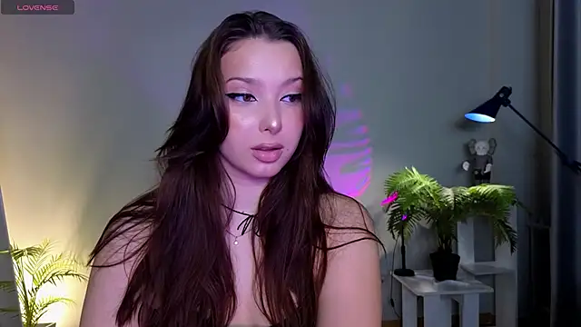 Lucy louras online show from 10.01.25