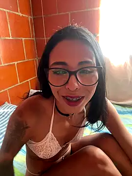 Snapshot of Emma__cumlovee chatting on 09.10.25 Emma cumlovee online show from 09.10.25