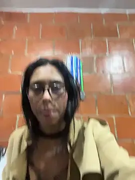 Snapshot of Emma__cumlovee chatting on 10.10.25 Emma cumlovee online show from 10.10.25