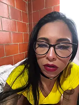 Snapshot of Emma__cumlovee chatting on 10.23.25 Emma cumlovee online show from 10.23.25