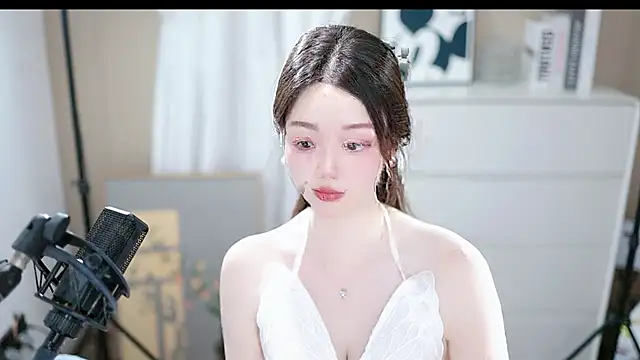 abbyli12 online show from 10.25.25