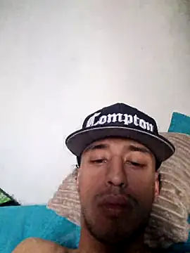 Snapshot of Santi2323xxX chatting on 04.20.26 Santi2323xxX online show from 04.20.26