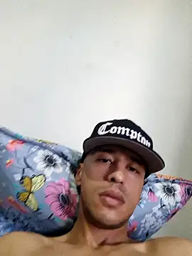 Snapshot of Santi2323xxX chatting on 05.04.26 Santi2323xxX online show from 05.04.26