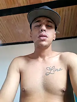 Snapshot of Santi2323xxX chatting on 07.17.26 Santi2323xxX online show from 07.17.26
