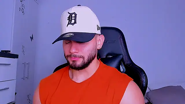 Snapshot of andrewcorey1 chatting on 09.23.25 andrewcorey1 online show from 09.23.25