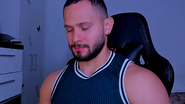 Snapshot of andrewcorey1 chatting on 09.24.25 andrewcorey1 online show from 09.24.25