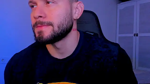 Snapshot of andrewcorey1 chatting on 10.06.25 andrewcorey1 online show from 10.06.25