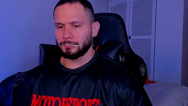 Snapshot of andrewcorey1 chatting on 10.07.25 andrewcorey1 online show from 10.07.25