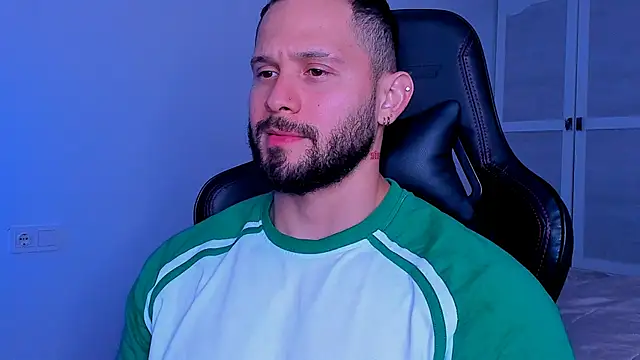 Snapshot of andrewcorey1 chatting on 10.08.25 andrewcorey1 online show from 10.08.25