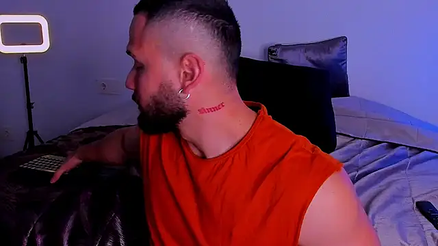 Snapshot of andrewcorey1 chatting on 10.28.25 andrewcorey1 online show from 10.28.25