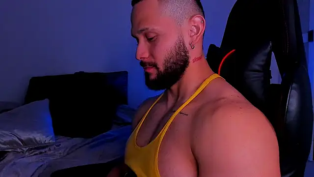 Snapshot of andrewcorey1 chatting on 10.28.25 andrewcorey1 online show from 10.28.25