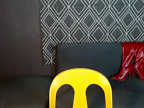 Snapshot of hugesignificant_69 chatting on 09.29.25 hugesignificant 69 online show from 09.29.25