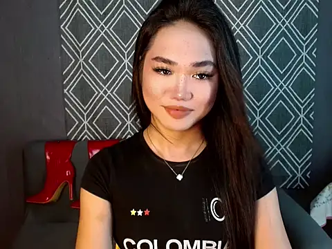 Snapshot of hugesignificant_69 chatting on 10.10.25 hugesignificant 69 online show from 10.10.25