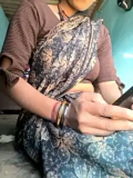 CUTGIRL76 online show from 12.18.25