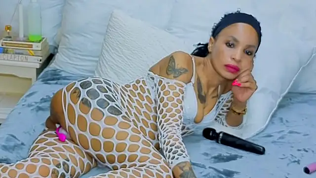 CaramelNatashaxx online show from 10.26.25