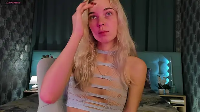 Aurora Bennet online show from 09.18.25