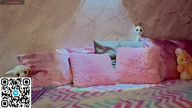 Aurora Bennet online show from 04.02.26