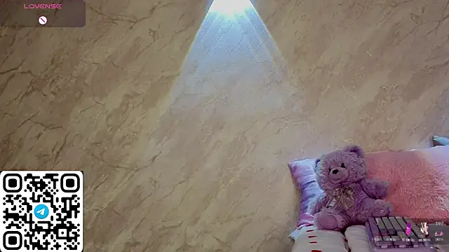 Aurora Bennet online show from 04.06.26