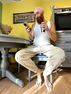 Snapshot of smint06 chatting on 10.19.25 smint06 online show from 10.19.25