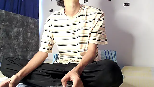 Snapshot of alexmark_ chatting on 04.21.26 alexmark online show from 04.21.26