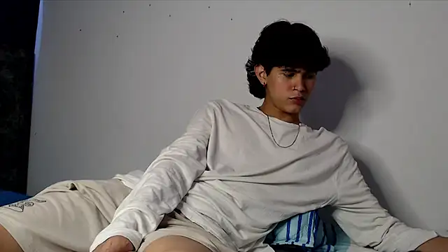 Snapshot of alexmark_ chatting on 05.26.26 alexmark online show from 05.26.26