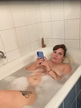 Snapshot of Debbie05 chatting on 09.13.25 Debbie05 online show from 09.13.25