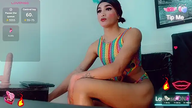 Snapshot of Natasha_clifford chatting on 11.22.25 Natasha clifford online show from 11.22.25