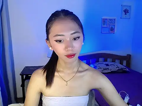 lovely kiannaHugecock online show from 03.07.26