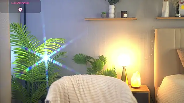 Snapshot of LollaStich chatting on 04.06.26 LollaStich online show from 04.06.26