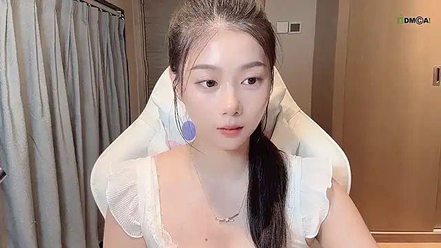 Snapshot of Makinghappymyself_ chatting on 11.18.25 Makinghappymyself online show from 11.18.25