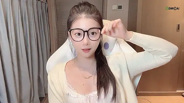 Snapshot of Makinghappymyself_ chatting on 11.18.25 Makinghappymyself online show from 11.18.25