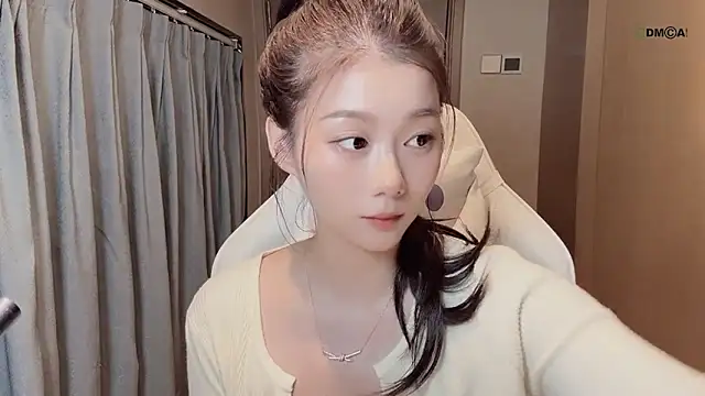 Snapshot of Makinghappymyself_ chatting on 11.26.25 Makinghappymyself online show from 11.26.25