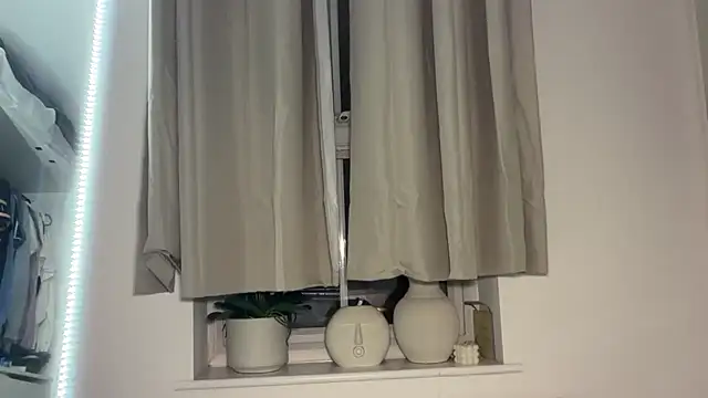 KayleeBella online show from 10.31.25