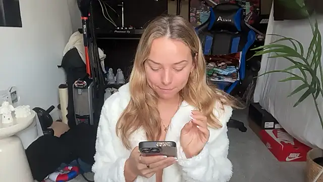 KayleeBella online show from 03.15.26