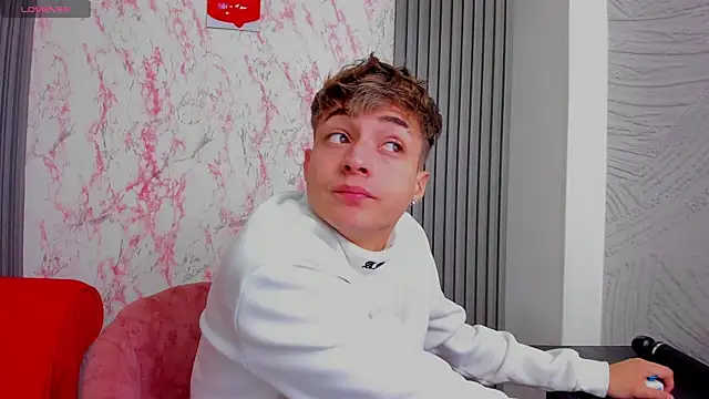 Ari and Storm online show from 11.26.25