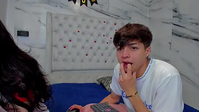Snapshot of Ari_and_Storm chatting on 05.09.26 Ari and Storm online show from 05.09.26