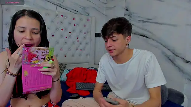 Snapshot of Ari_and_Storm chatting on 05.31.26 Ari and Storm online show from 05.31.26