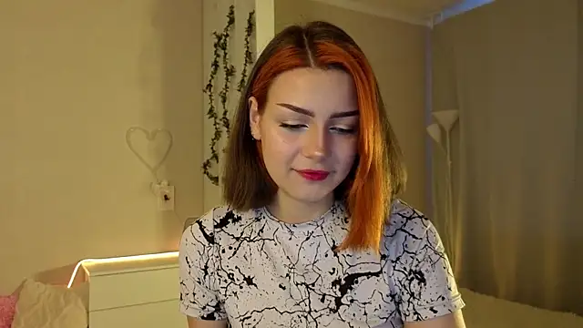 Snapshot of PurrrBerry chatting on 09.15.25 PurrrBerry online show from 09.15.25