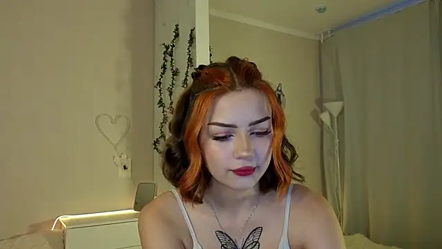 Snapshot of PurrrBerry chatting on 09.18.25 PurrrBerry online show from 09.18.25